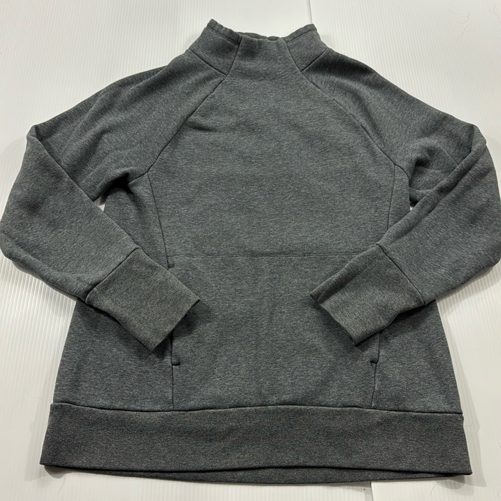 351. Women’s Fabletics Charcoal sweatshirt (S)